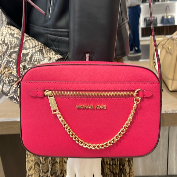 MICHAEL KORS
Jet Set Large Saffiano Leather Crossbody Bag
ELECTRIC PINK
NWT - Picture 16 of 16